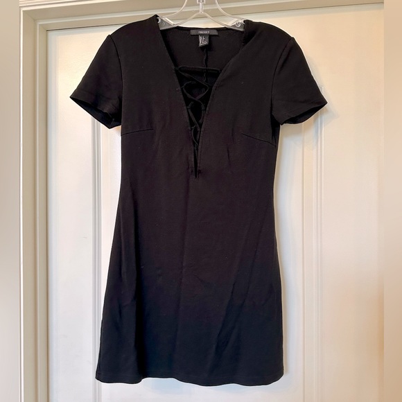Forever 21 Dresses & Skirts - Forever21 - Adorable Black Open Neckline Dress - Perfect Condition!